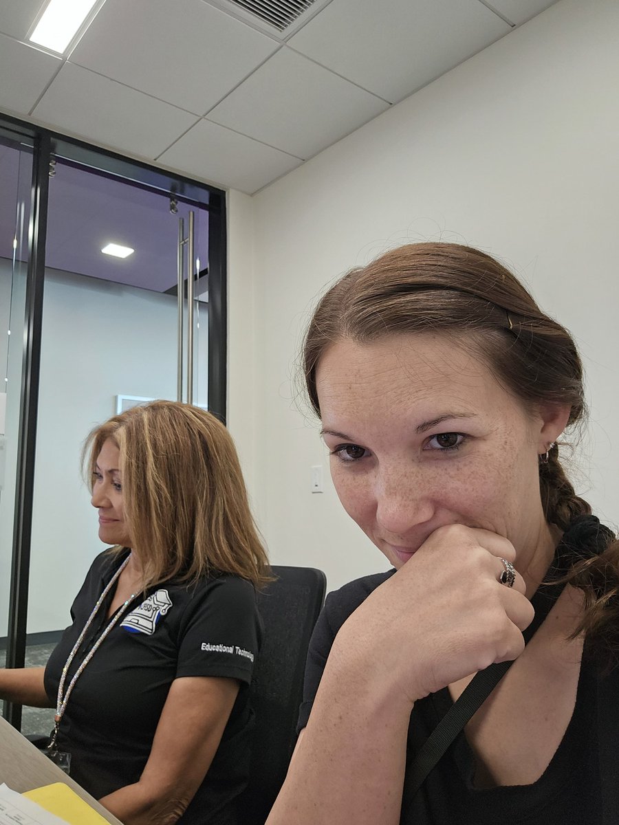 Learning with @jessicacabeen <a href="/CyFairEdTech/">CyFair ISD EdTech</a> #cfisddlc and we're loving the stealthies!