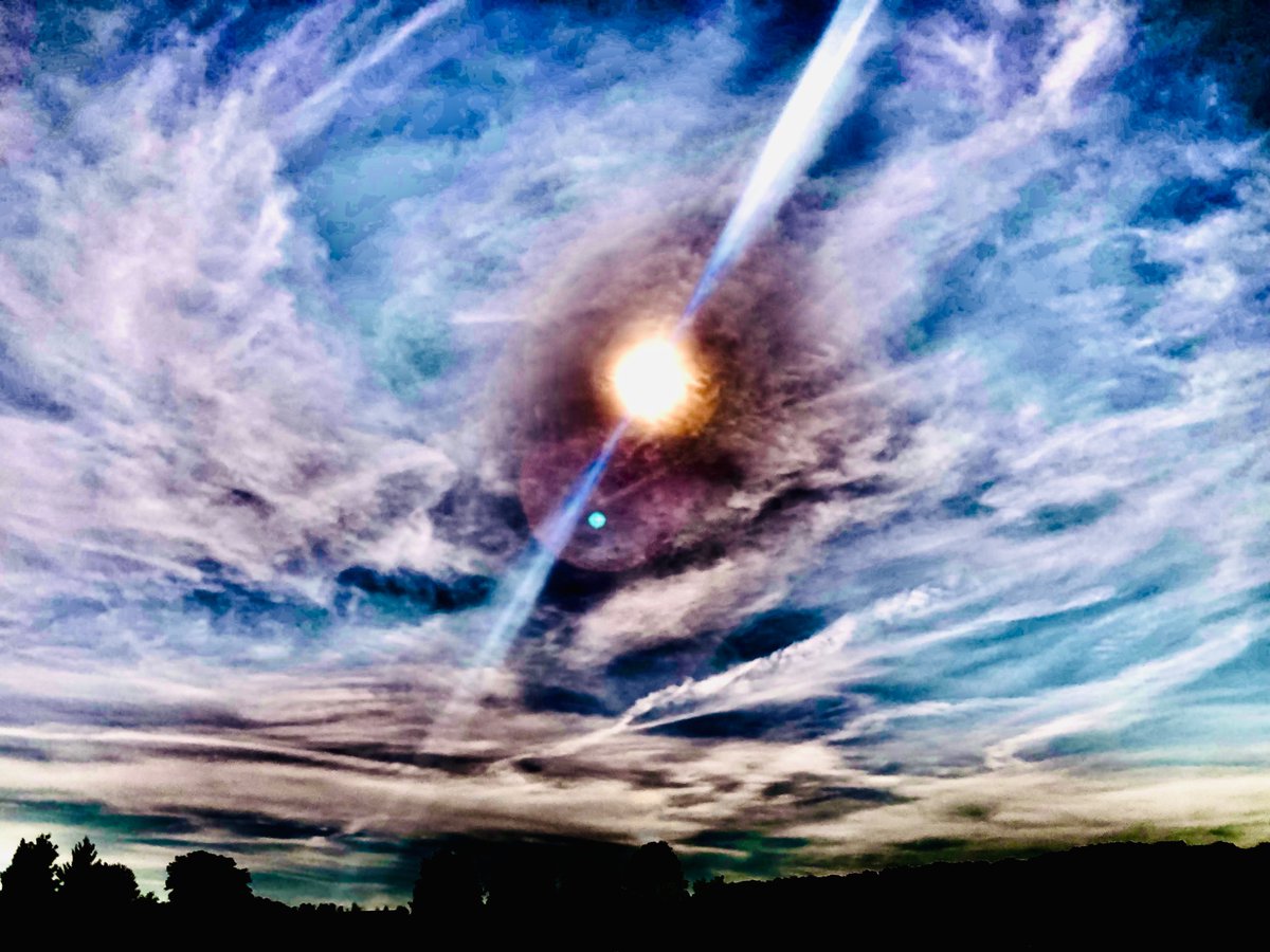 Raggedyedge1's tweet image. I really need you to take a look at this.
We are so far beyond chemtrails...