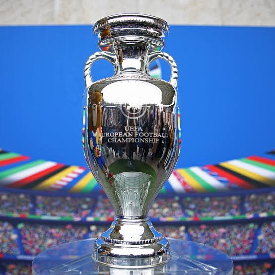 CFC_Carneyy's tweet image. Only one player in football history has won these two trophies.
