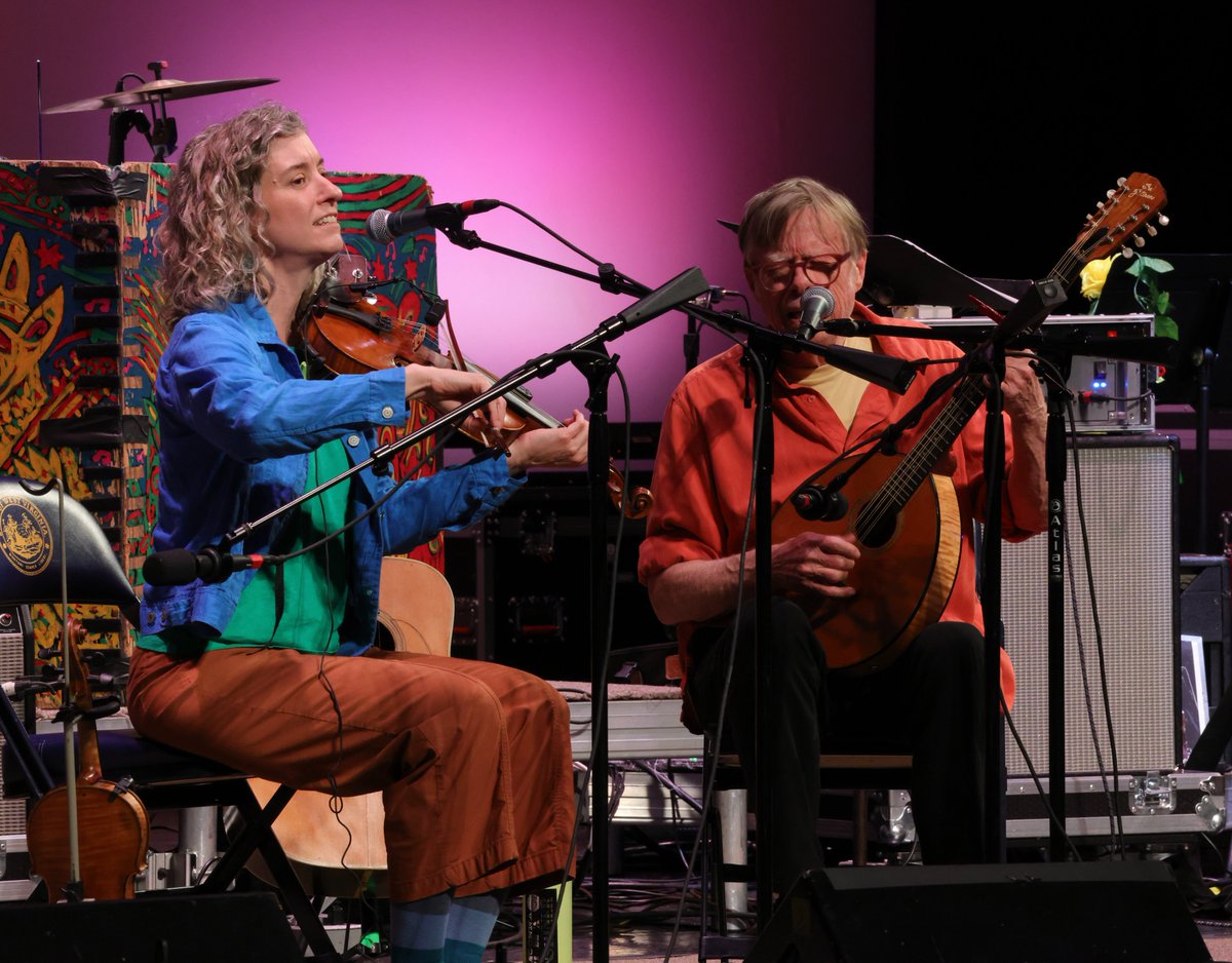 MountainStage's tweet image. Kieran Kane & Rayna Gellert perform "Imagine That" LIVE on Mountain Stage.
WATCH via Live Sessions by NPR Music: livesessions.npr.org/videos/kieran-…