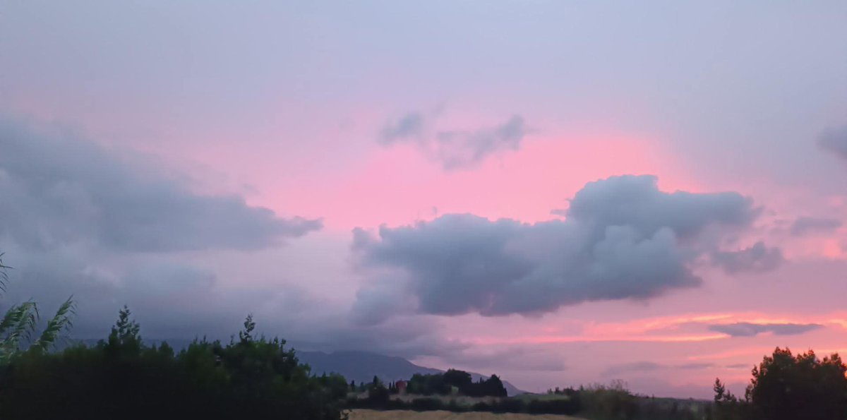 MeteoCullera's tweet image. Ha aumentado la nubosidad en las últimas horas y también la inestabilidad en puntos del norte de la CV. Temperatura máxima de 29° en #Cullera. Atención ya que desde la madrugada aumenta la posibilidad de #chubascos y #tormentas en nuestra zona! #Marenyet (R. Tortajada) y #ElRacó.