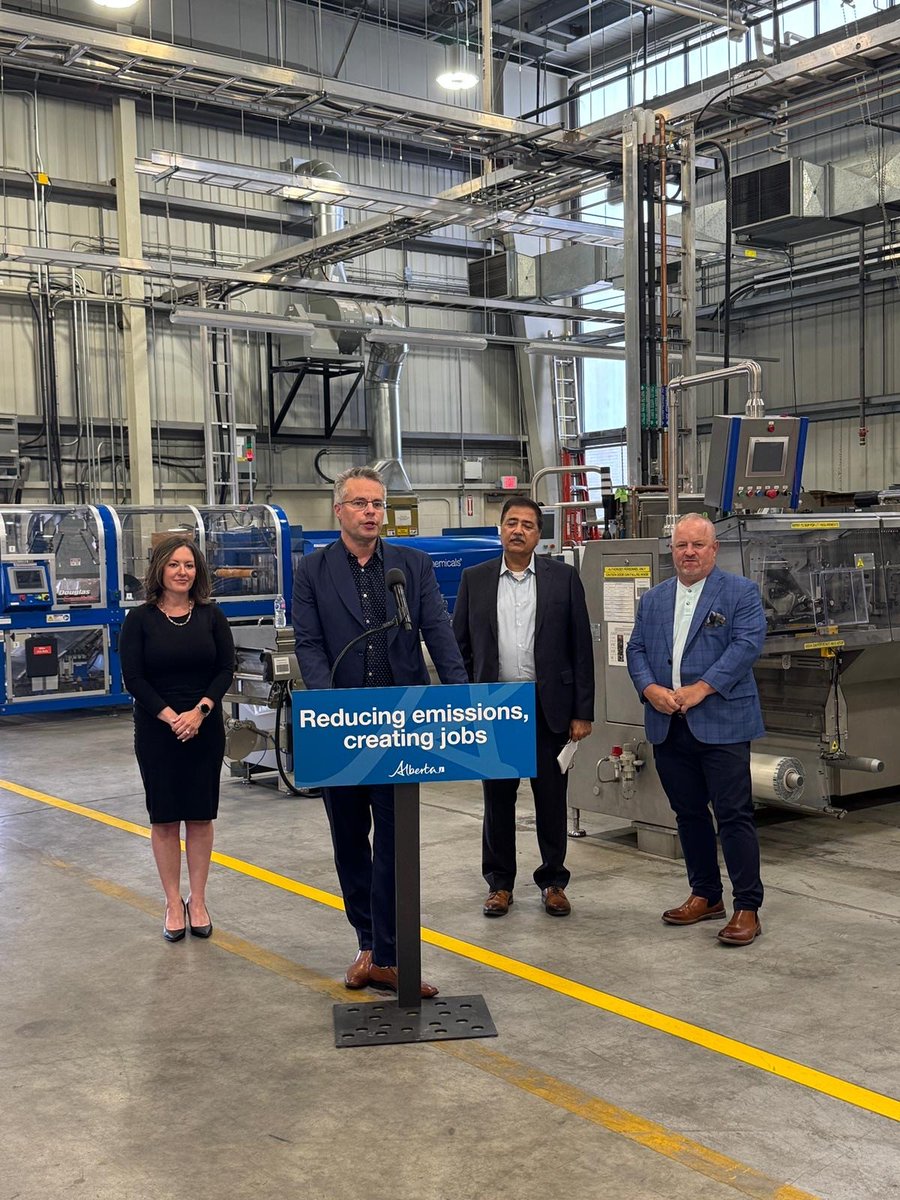 Today’s funding announcement will increase the competitiveness of Alberta’s manufacturing and resource sectors, grow new industries, and reduce emissions from material supply chains.

Learn more: eralberta.ca/advanced-mater…

#ERAFunded #AdvancedMaterialsChallenge