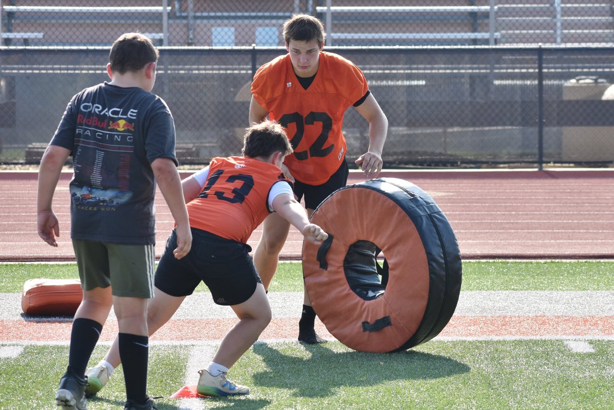 CoachCurtisWCHS's tweet image. Last week, our kids did an incredible job working our youth camps!
The energy & PATIENCE they brought to these camps was impressive. They made sure our nearly 250 campers had a fun week!