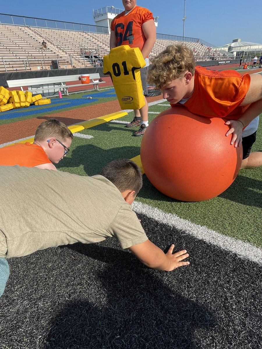 CoachCurtisWCHS's tweet image. Last week, our kids did an incredible job working our youth camps!
The energy & PATIENCE they brought to these camps was impressive. They made sure our nearly 250 campers had a fun week!