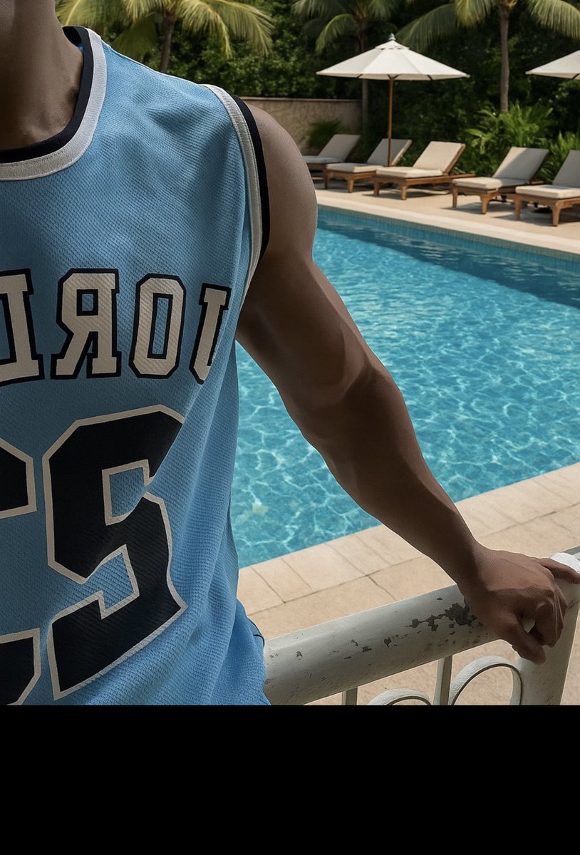 تموت كل الاغاني عندي وتبقى اغنية
" عبرت الشط على مودك خليتك على راسي

….