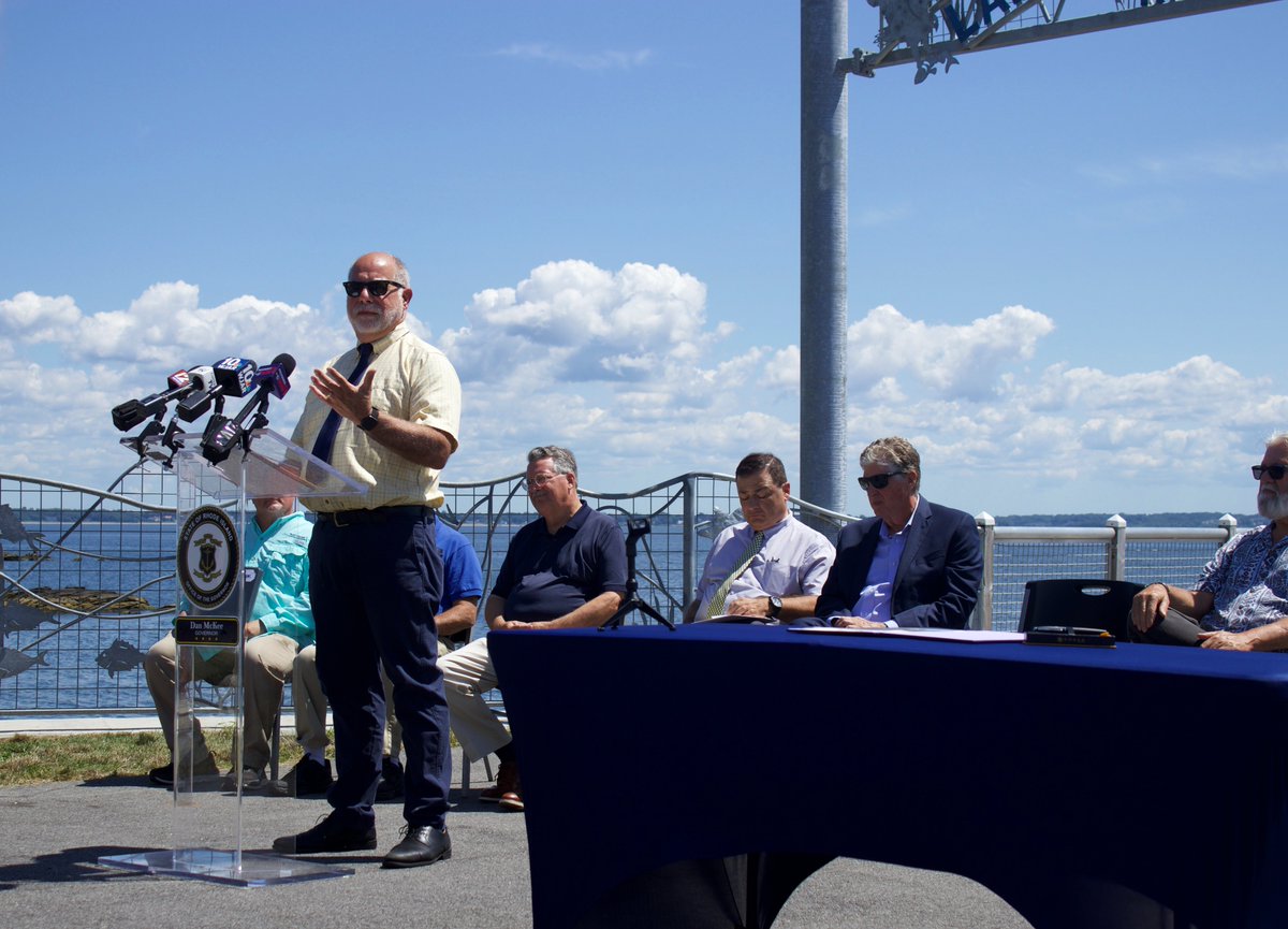 RhodeIslandDEM's tweet image. Today @GovDanMcKee signed an Executive Order declaring Sunday, July 27, RI’s 36th Annual #GovBayDay.
🏖 Free parking at state beaches & free @RIPTA_RI 🚌beach bus service on 7/27.
🎣 License-free recreational saltwater fishing 7/25-7/27
🔗 Learn more riparks.ri.gov/beaches/govern…