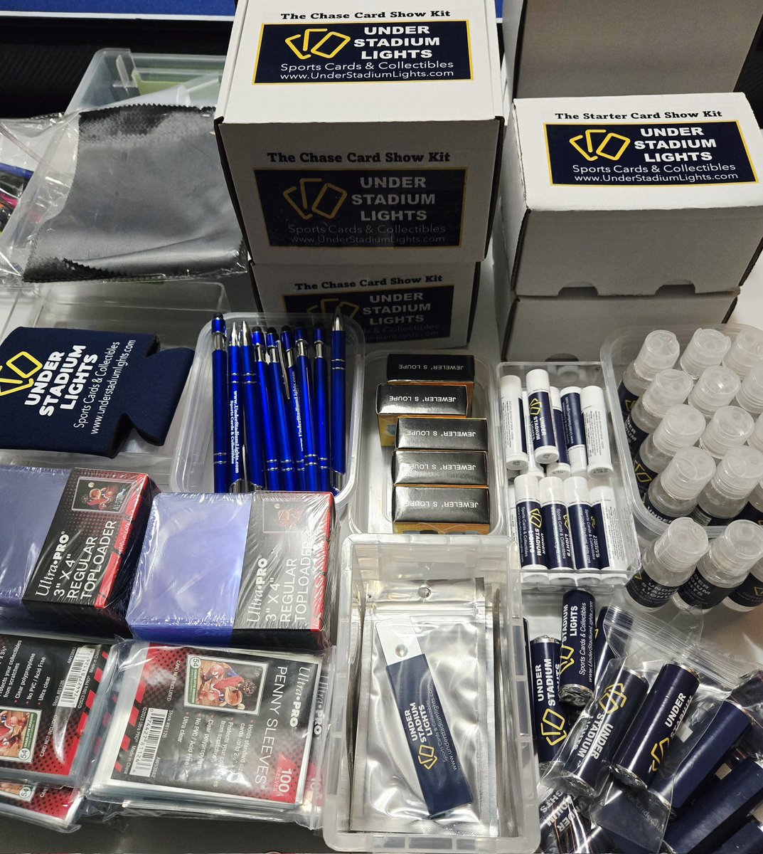 StadiumLites's tweet image. Have card show essentials in hand and ready when needed with a USL Card Show Kit! 🙌
We are packing up USL card kit orders now to hand out at #TheNational. Get your order in today and pick it up at the show! #NSCC #NSCC2025
⬇️ Link
understadiumlights.com/product-page/u…