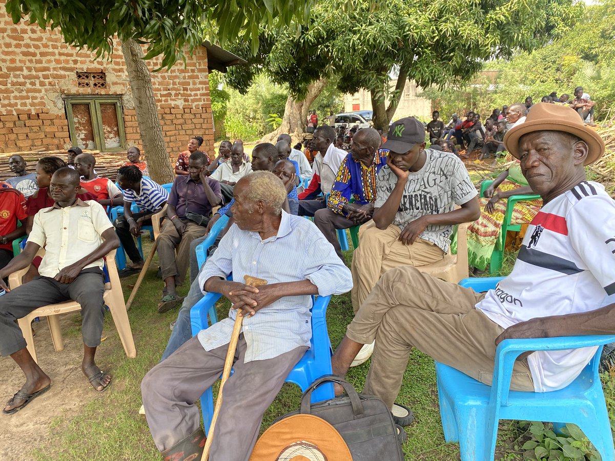 ezi2011's tweet image. While many are still waiting for the green light to begin campaigning for @KagutaMuseveni here in Ayivu East Division,we are already on the ground mobilizing, engaging. We don’t wait,we lead! 💪🏽 #AyivuEastForMzee #SteadyProgress #Mobilization @NRMOnline @ChiefMuzzukulu @job_matua