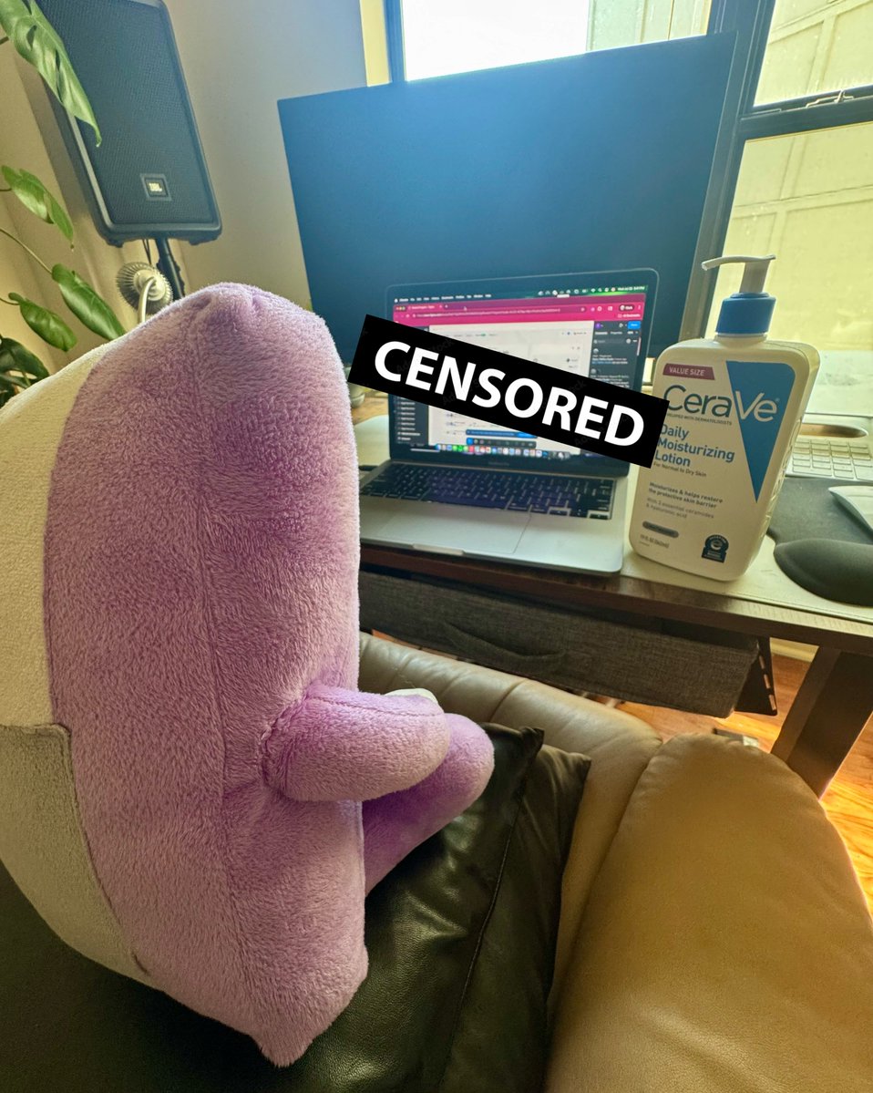 Crypto_Tom111's tweet image. Just caught Floppy mid-peek at the new @Curvance UI/UX upgrades 😳🧴