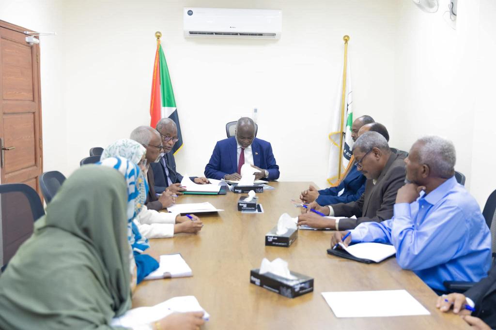 SudanFinance's tweet image. وزير المالية يؤكد أهمية ديوان الحسابات في تعزيز ولاية الوزارة على المال العام
أكد د. جبريل إبراهيم وزير المالية والتخطيط الاقتصادي أهمية ديوان الحسابات القومي في تعزيز ولاية الوزارة على المال العام وإحكام الرقابة المالية والمحاسبية والضبط المالي بإنفاذ القوانين واللوائح المنظمة…