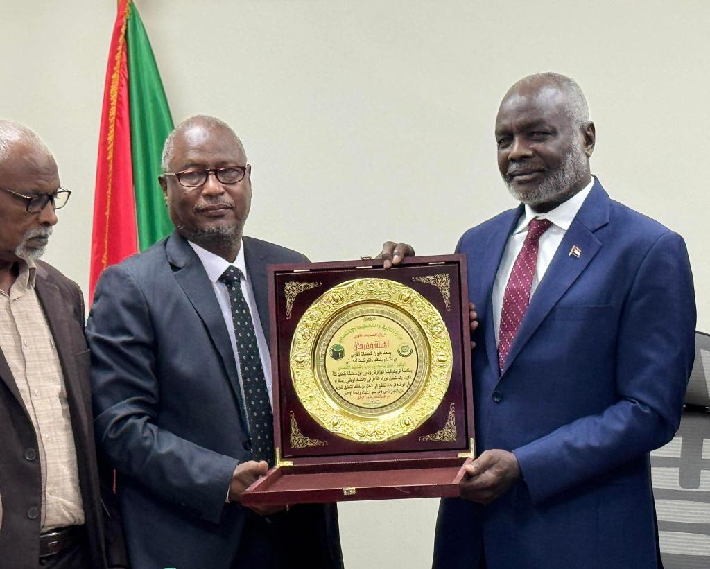 SudanFinance's tweet image. وزير المالية يؤكد أهمية ديوان الحسابات في تعزيز ولاية الوزارة على المال العام
أكد د. جبريل إبراهيم وزير المالية والتخطيط الاقتصادي أهمية ديوان الحسابات القومي في تعزيز ولاية الوزارة على المال العام وإحكام الرقابة المالية والمحاسبية والضبط المالي بإنفاذ القوانين واللوائح المنظمة…