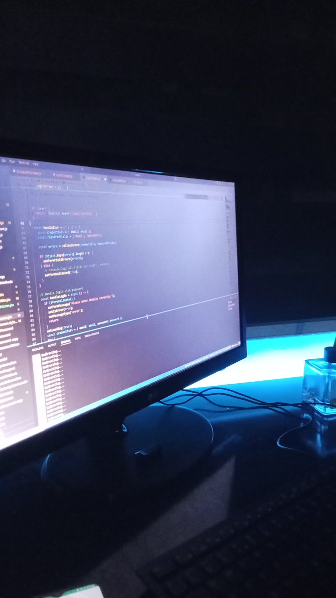 jude_chimaobi's tweet image. Been trying to catch a bug with Ai for 3 hours now 😭 until both of us got confused 😂😂
Only for me to ditch the AI and solve in 10 mins.
I guess sometimes, you just need to trust your own guts.
Time wasted but we keep move regardless.