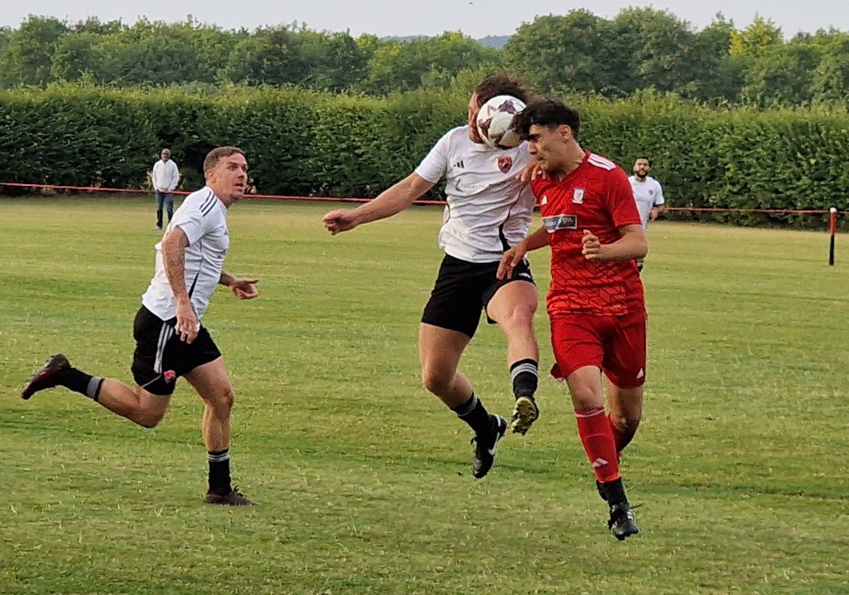 KevWHU42's tweet image. First visit to Bull Lane for the PSF that ended @WestWrattingFC(1)4 @HB_FC(0)0. Att:60
"The Wratts" were worthy winners in this fixture against "Borough".
A thoroughly enjoyable evening spent at a really friendly club.
Best wishes to both sides for the season.
#groundhopping