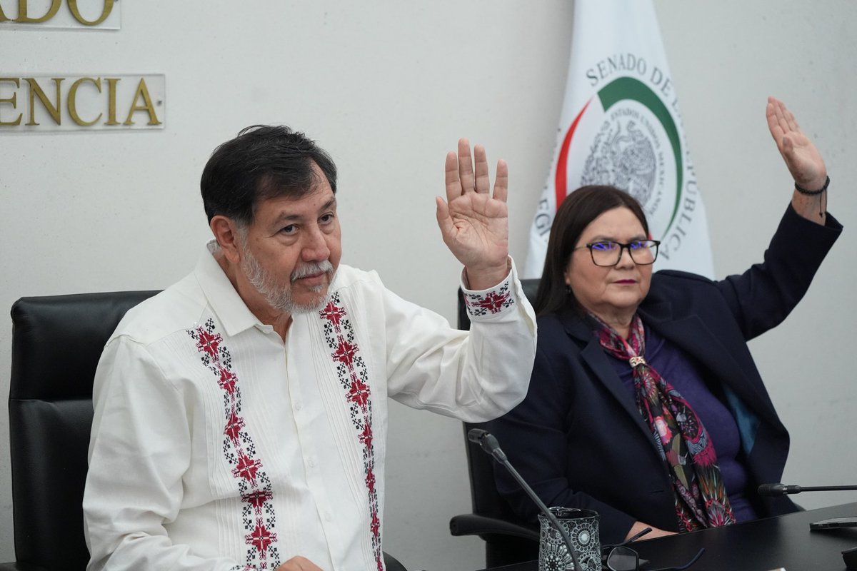 imeldacastromx's tweet image. La jornada de este miércoles la iniciamos con la reunión de la Mesa Directiva de la #ComisiónPermanente.
@senadomexicano @Mx_Diputados