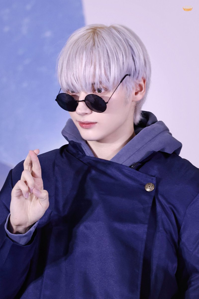JujutsuHiigh's tweet image. TXT&apos;s Huening Kai dresses up as Gojo