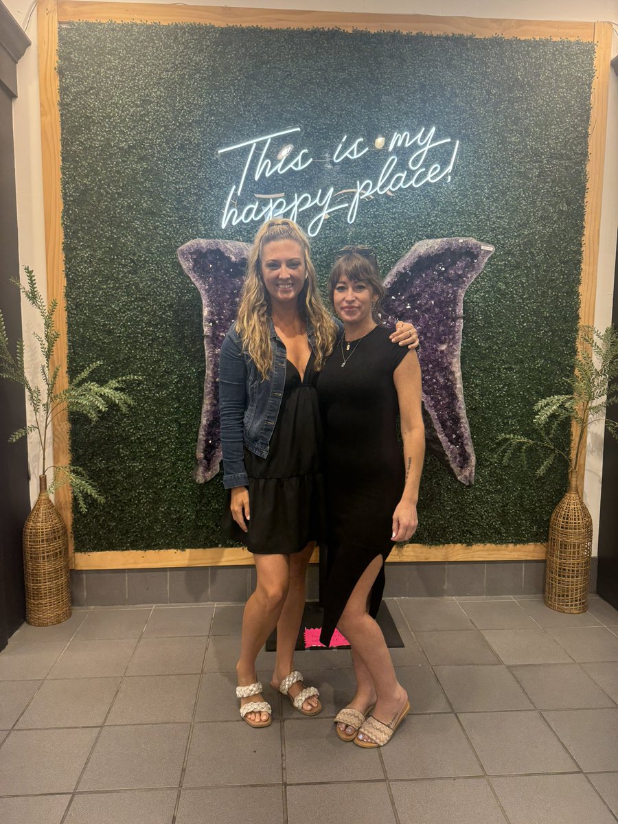 RacingRachelM's tweet image. Much needed little getaway with my best friend and my number one girl 🏖️