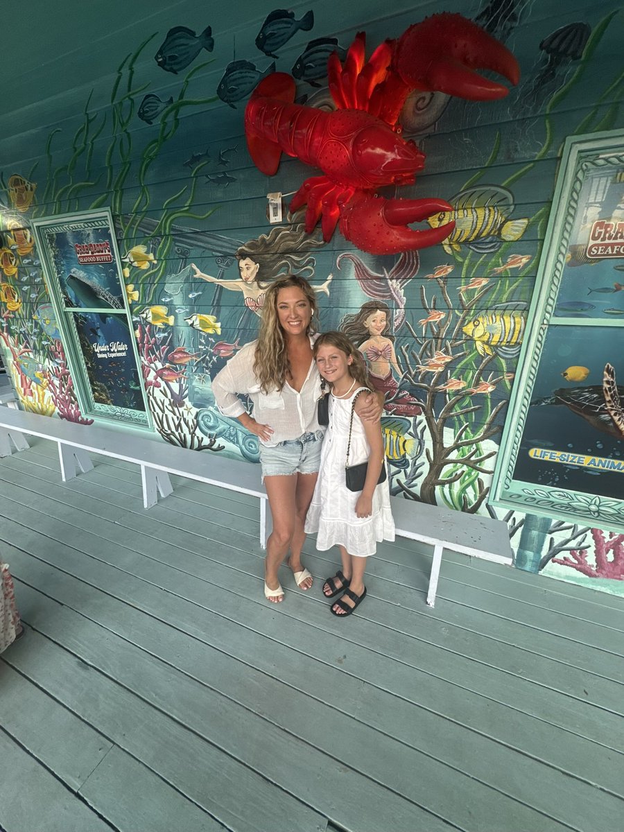 RacingRachelM's tweet image. Much needed little getaway with my best friend and my number one girl 🏖️