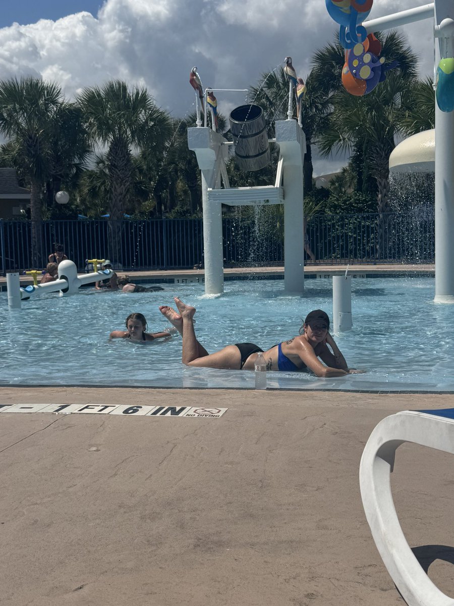 RacingRachelM's tweet image. Much needed little getaway with my best friend and my number one girl 🏖️
