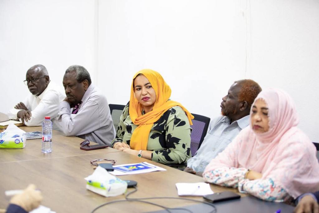 SudanFinance's tweet image. إهتمام حكومي بموارد المياه لزيادة الإنتاج الزراعي وتحقيق السلام المجتمعي والتنمية
أكد د. جبريل إبراهيم وزير المالية والتخطيط الاقتصادي إهتمام الحكومة بتوفير موارد للمياه لزيادة الإنتاجية في القطاع الزراعي بشقيه لتحقيق الأمن الغذائي والتنمية الريفية المتوازنة والسلام…