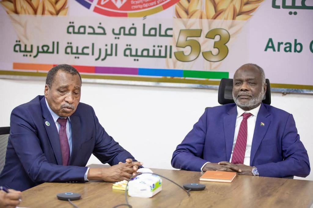 SudanFinance's tweet image. إهتمام حكومي بموارد المياه لزيادة الإنتاج الزراعي وتحقيق السلام المجتمعي والتنمية
أكد د. جبريل إبراهيم وزير المالية والتخطيط الاقتصادي إهتمام الحكومة بتوفير موارد للمياه لزيادة الإنتاجية في القطاع الزراعي بشقيه لتحقيق الأمن الغذائي والتنمية الريفية المتوازنة والسلام…