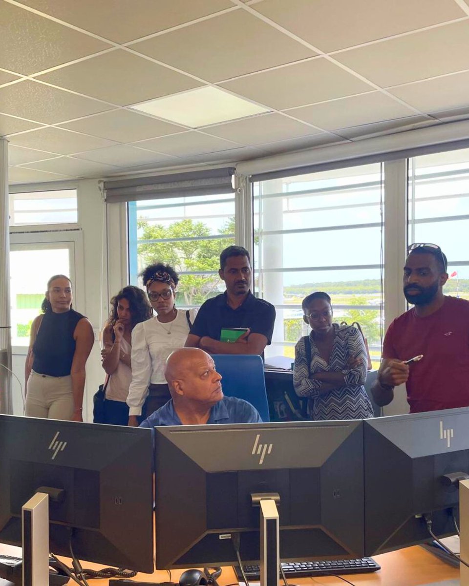 GWADAIR971's tweet image. 🌬️ Comprendre l’air, c’est aussi savoir lire le ciel 🌤️
📍Immersion de l’équipe Gwad’Air chez #meteofrance Guadeloupe
💬Une matinée d’échanges : prévision, analyse, surveillance
🤝Une coopération enrichissante pour renforcer nos expertises
#GwadAir #QualitéAir #Guadeloupe