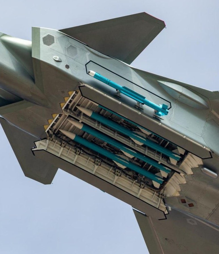 TheDailyCPEC's tweet image. 馃毃BREAKING: An Indian Air Force official has admitted that China has provided Pakistan with PL-15 missiles capable of striking up to 250 kilometers.