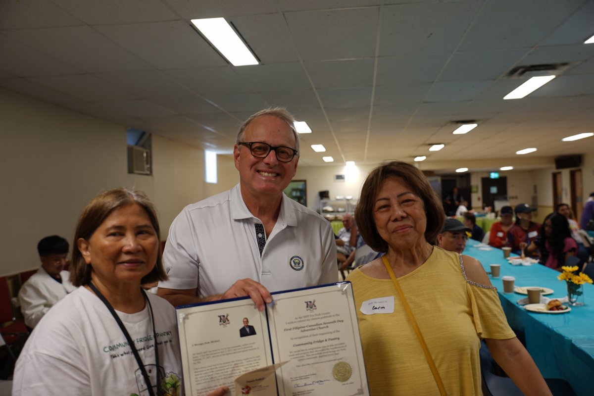 TeamKerzner's tweet image. This past weekend, I was joined by @PasternakTO at the First Filipino-Canadian Seventh-day Adventist Church. We saw the power of neighbours helping neighbours. Giving back wasn’t just a gesture, it was a mission.  

Through the Community Fridge &amp;amp; Pantry, families received not…
