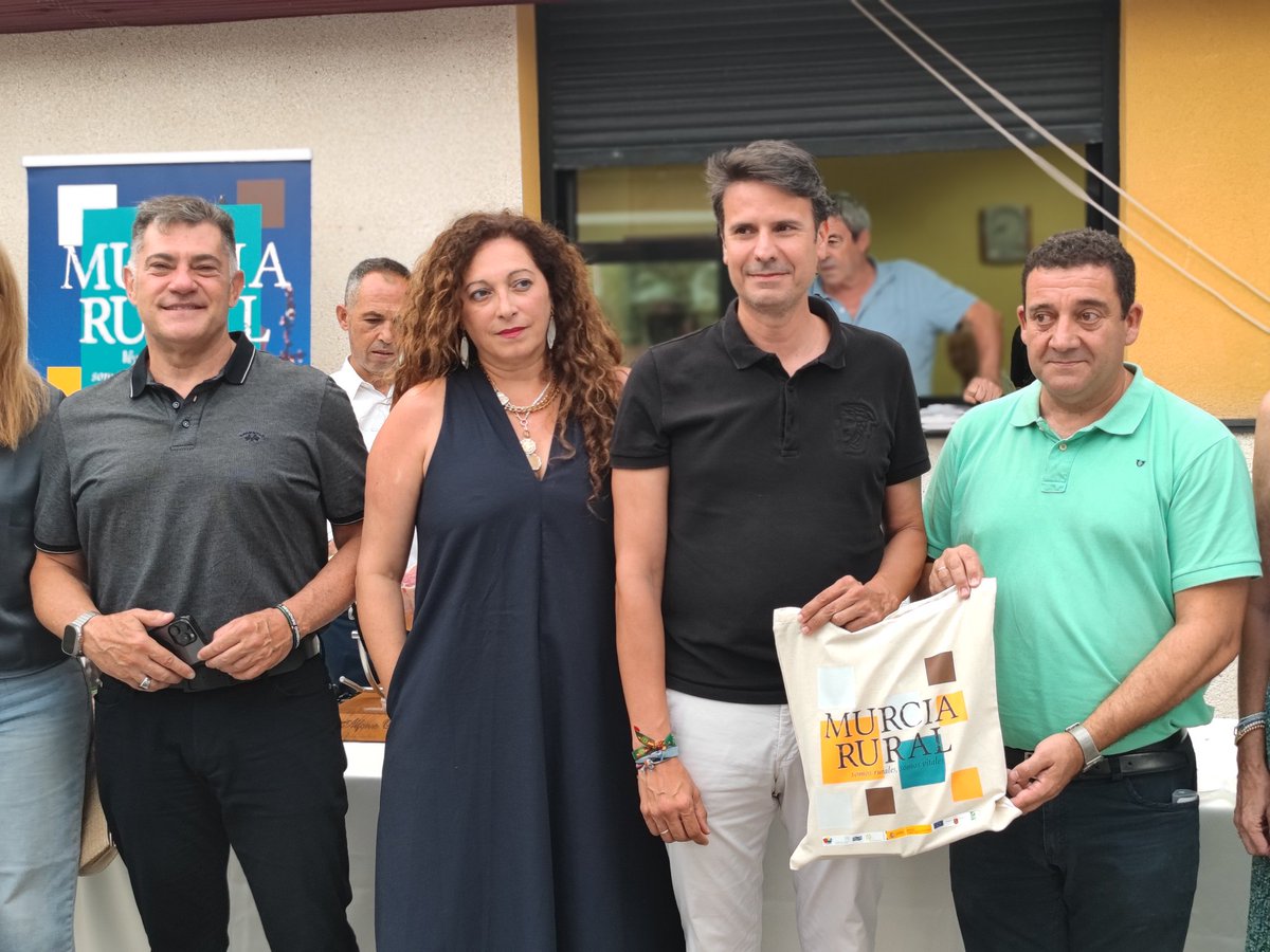 popularesmolina's tweet photo. 🌳 El alcalde @jangelalfonso y el concejal de @AytMolinaPE, @FranHernandezG, han asistido esta noche a la "II cata origen" organizada por @murcia_rural en la pedanía de #LosValientes.
👏🏻 Con esta jornada se pone en valor los productos de la #RegiónDeMurcia, que siempre son sinónimo de calidad y excelencia.