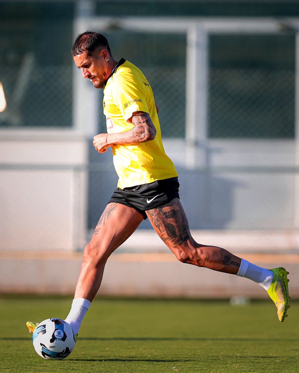 AEK_FC_OFFICIAL's tweet image. Day-before-match training ✔️

#aekfc #aekfcseason2025_2026 #UECL