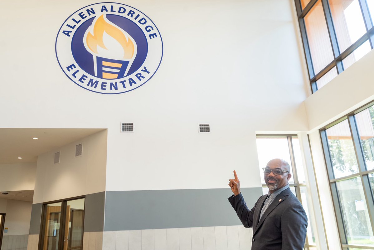 FortBendISDSupt's tweet image. Game on at Aldridge Elementary!
This week, I had the privilege of joining our Board of Trustees and executive team on a visit to Aldridge Elementary, the future home of the Defenders.
Named in honor of the late Coach Allen Aldridge Jr., former NFL player and beloved Bush High…