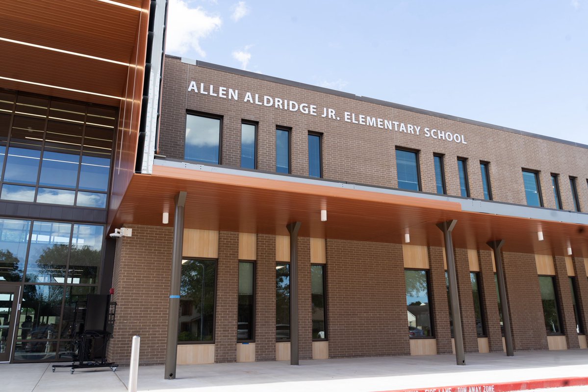 FortBendISDSupt's tweet image. Game on at Aldridge Elementary!
This week, I had the privilege of joining our Board of Trustees and executive team on a visit to Aldridge Elementary, the future home of the Defenders.
Named in honor of the late Coach Allen Aldridge Jr., former NFL player and beloved Bush High…