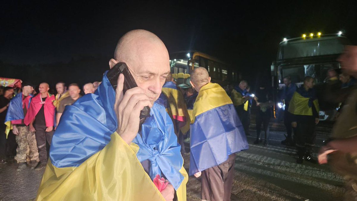 kit_ess's tweet image. 🇺🇦Україна повернула з російського полону українських оборонців
Додому повертаються важкохворі й тяжкопоранені захисники
Вітаємо вдома!💙💛🫂