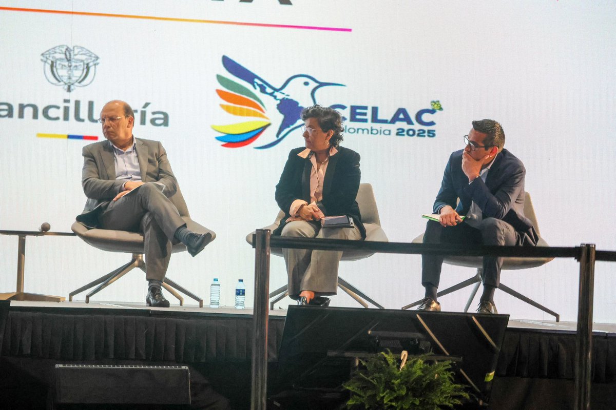 El futuro energético de América Latina y el Caribe se construye en la #CumbreDeFinanciamiento para las transiciones energéticas en la región, dentro de la reunión #CELAC2025.

En esta jornada destacamos el panel ‘Mecanismos Financieros Innovadores para Escalar Proyectos