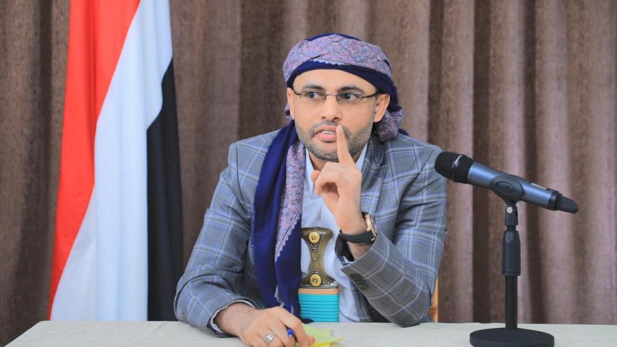 قد صورة المشاط ضابح شِقـرح
من صمت هذا العالم الإجــرامي

الدم في غــــزة يفيض ويسـفح
يالعالم العـــــــــربي والإسلامي

لاتجهلوا #المشاط ذي مايـمزح
الدم فـــائـــر والغضب متنـامي

فكو لغـــزة او دعـــــــونا نسرح
والا دخلتو للوطيس الحـــــامي

محمود الجنيد
#غزة_تقتل_جوعا