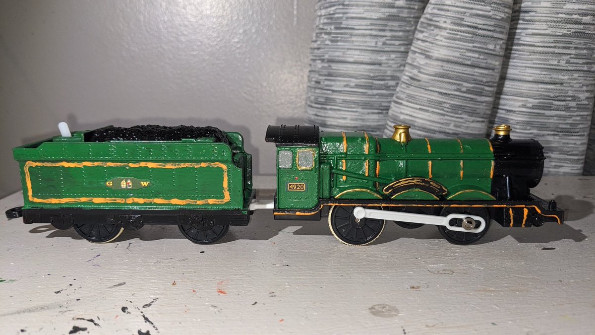 Dumbleton Hall is now complete. With breaks, this took a little under a day to complete.

As I said earlier, a spare Plarail Hogwarts Express was used for this custom. As said, this was the first custom made from this locomotive. 

1/3