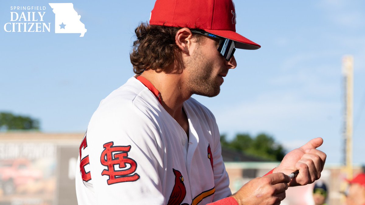 sgfcitizen's tweet image. Noah Mendlinger has become a fan favorite in Springfield, but not because he bashes monster home runs. @LyndalScranton attributes it to Mendlinger's old-school, scrappy style of play, his ability to get on base and his defensive versatility.
Read it: sgfcitizen.org/springfield-sp…