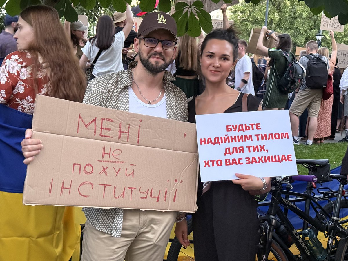 ioanodin's tweet image. У влади немає двох тижнів. Народ, який втратив так багато рідних, не дасть двох тижнів.
Ми маємо бути надійним тилом для тих, хто зараз на передовій.