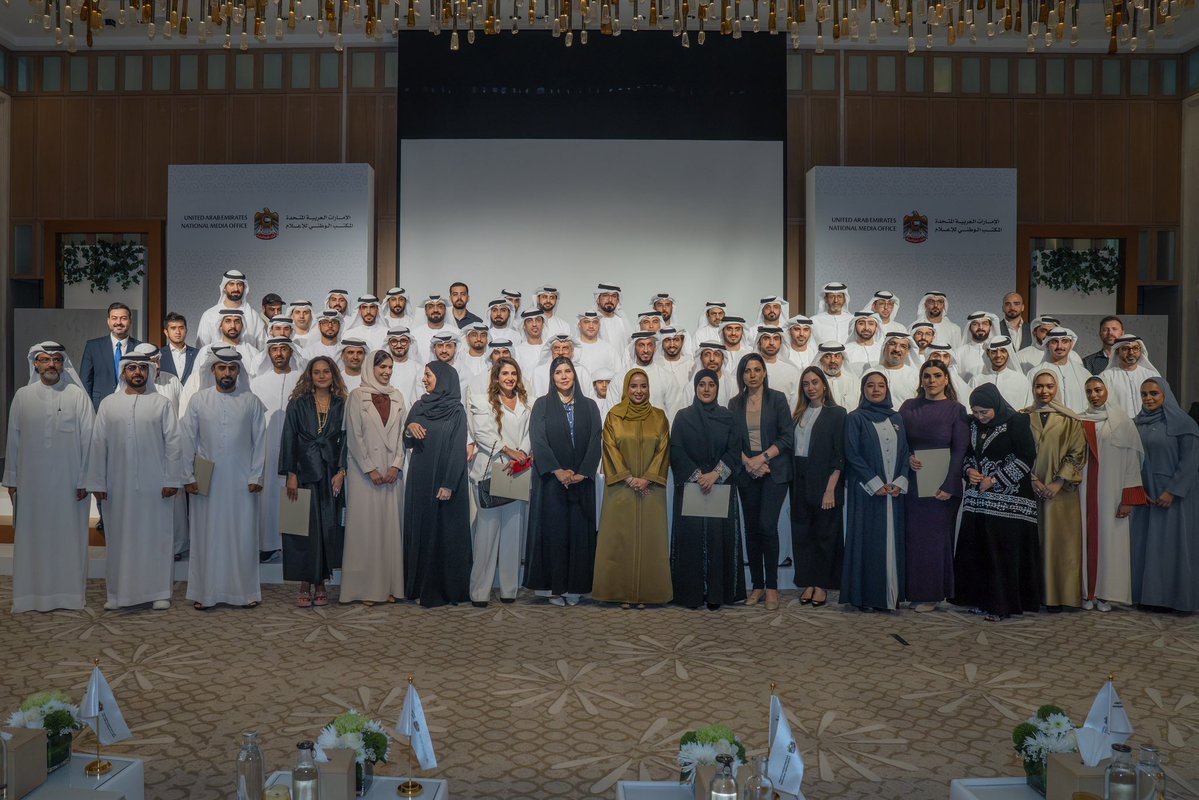 AMB_Alhamed's tweet image. سعدت اليوم بتكريم عدد من الإعلاميين وصناع المحتوى والذين أسهم حضورهم المهني المتميز في نقل الصورة المشرفة للدولة إلى الرأي العام المحلي والدولي.. الإعلام مرآة تعكس هوية الوطن، ونافذة تطل منها الشعوب على إنجازاتها وتطلعاتها، وإعلاميونا ومبدعونا هم من يحملون هذه الرسالة النبيلة،…