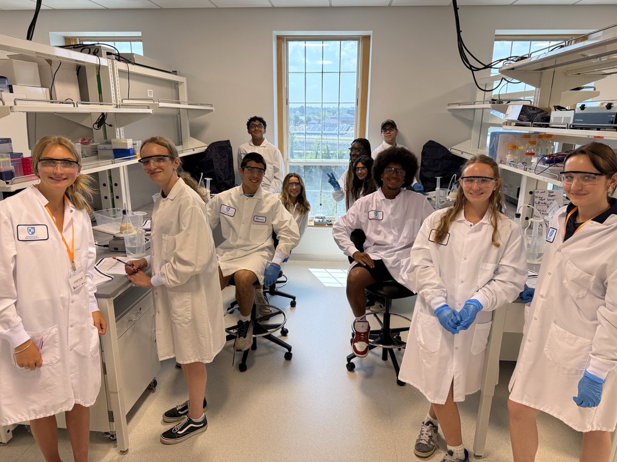 11 high school students from 9 schools participated in a week-long BioTrek ELO at #ARMI. Want to learn more about our EWD programs? ow.ly/2TmH50Wubsq
#biotrek #biofabrication #EWD #regenerativemedicine #biomanufacturing #STEM #UNHBioloft