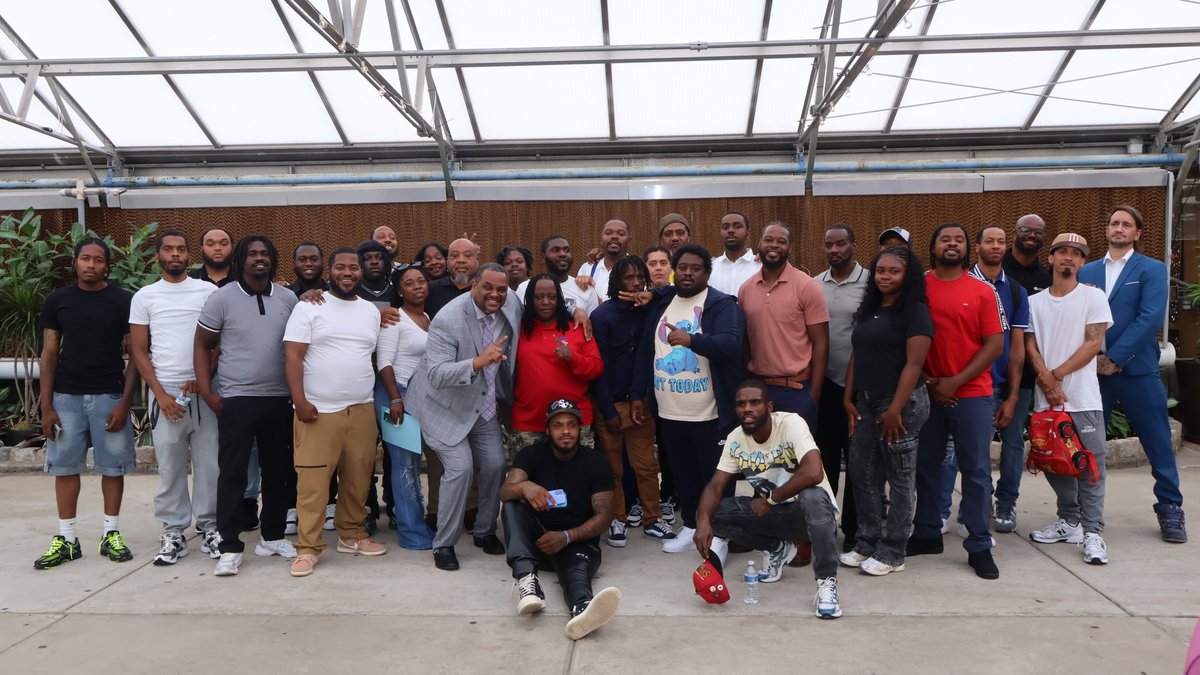PhilaSanitation's tweet image. Yesterday, Sanitation Commissioner Jacobs Shipman, @PhillyMayor, and City leaders celebrated 131 grads of the Philly Future Track Program! After 9 months of hard work & dedication, we’re proud to welcome many into the Sanitation Department. Congratulations to all the graduates!