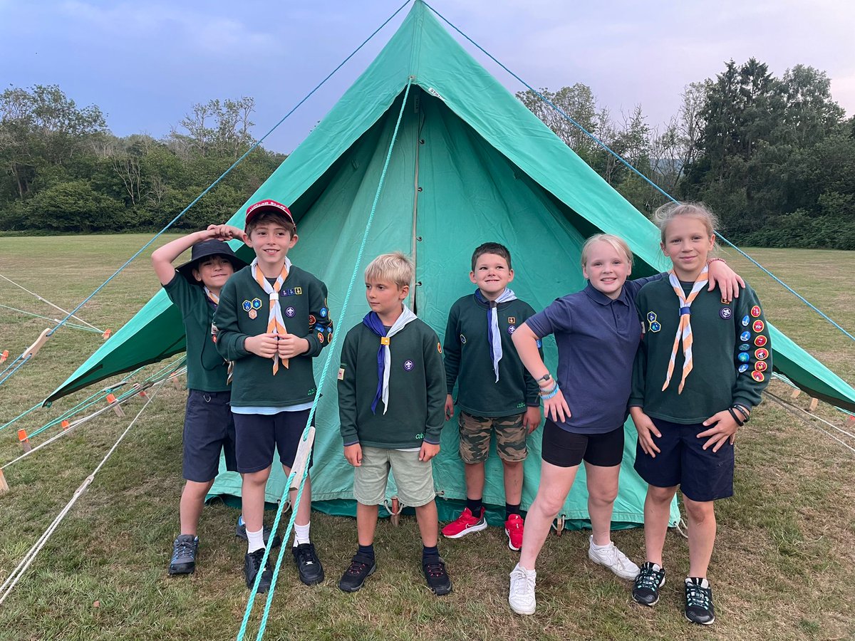 3rdBanstead's tweet image. Tents all up and ready for dinner.
