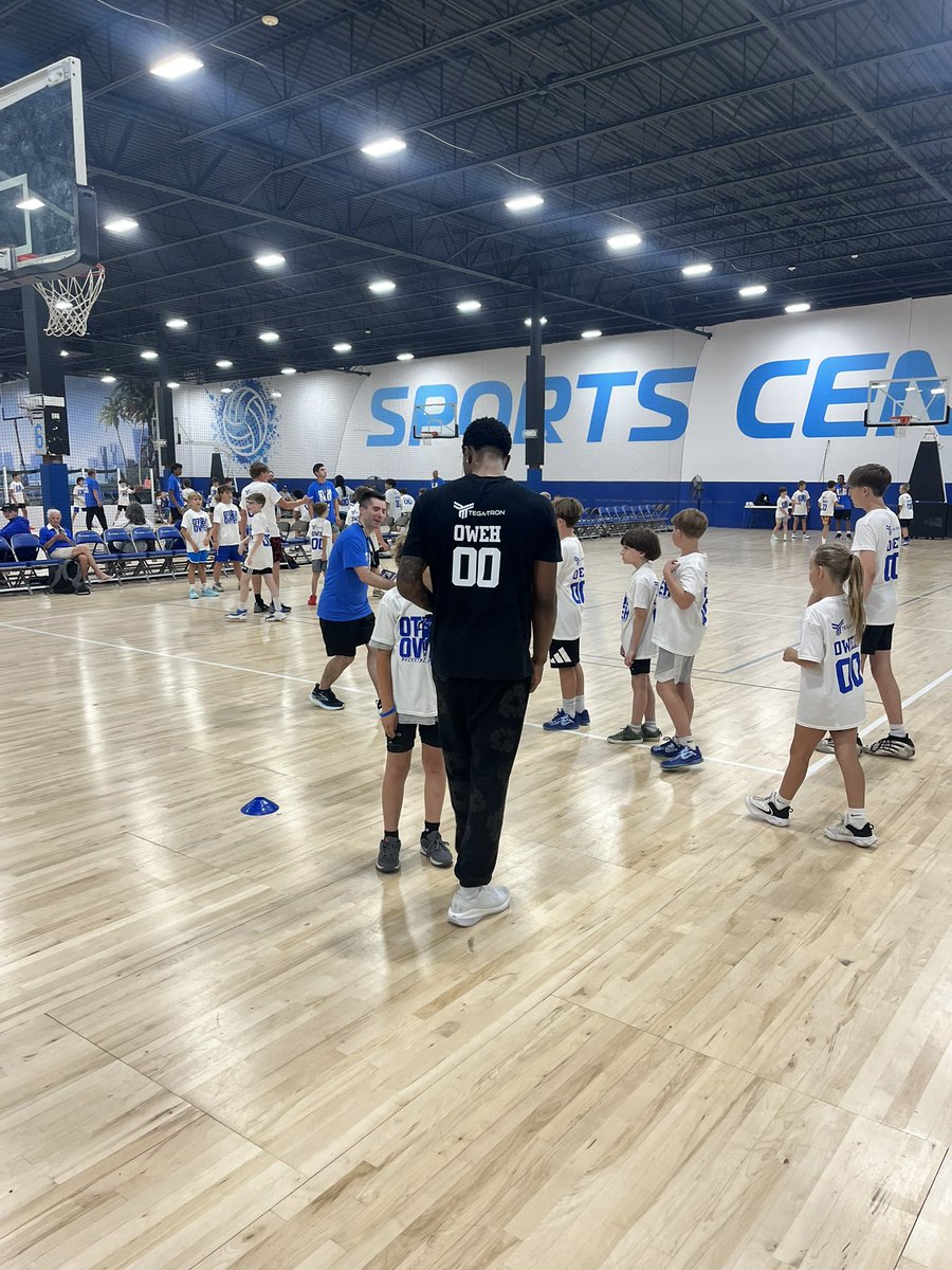 colbyywilsonn's tweet image. Otega Oweh Basketball Camp! #BBN
Lots of campers here at the Sportscenter (turning into The Alumni Center) you can hear from Oweh tonight on @FOX56News