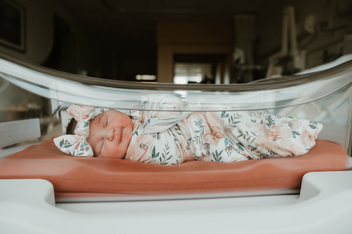 We added a baby girl to our squad on Monday! We are so blessed to have another baby in our family!

Mabel Antoinette Oakland 
8 lbs 6 oz 
20 3/4 in
