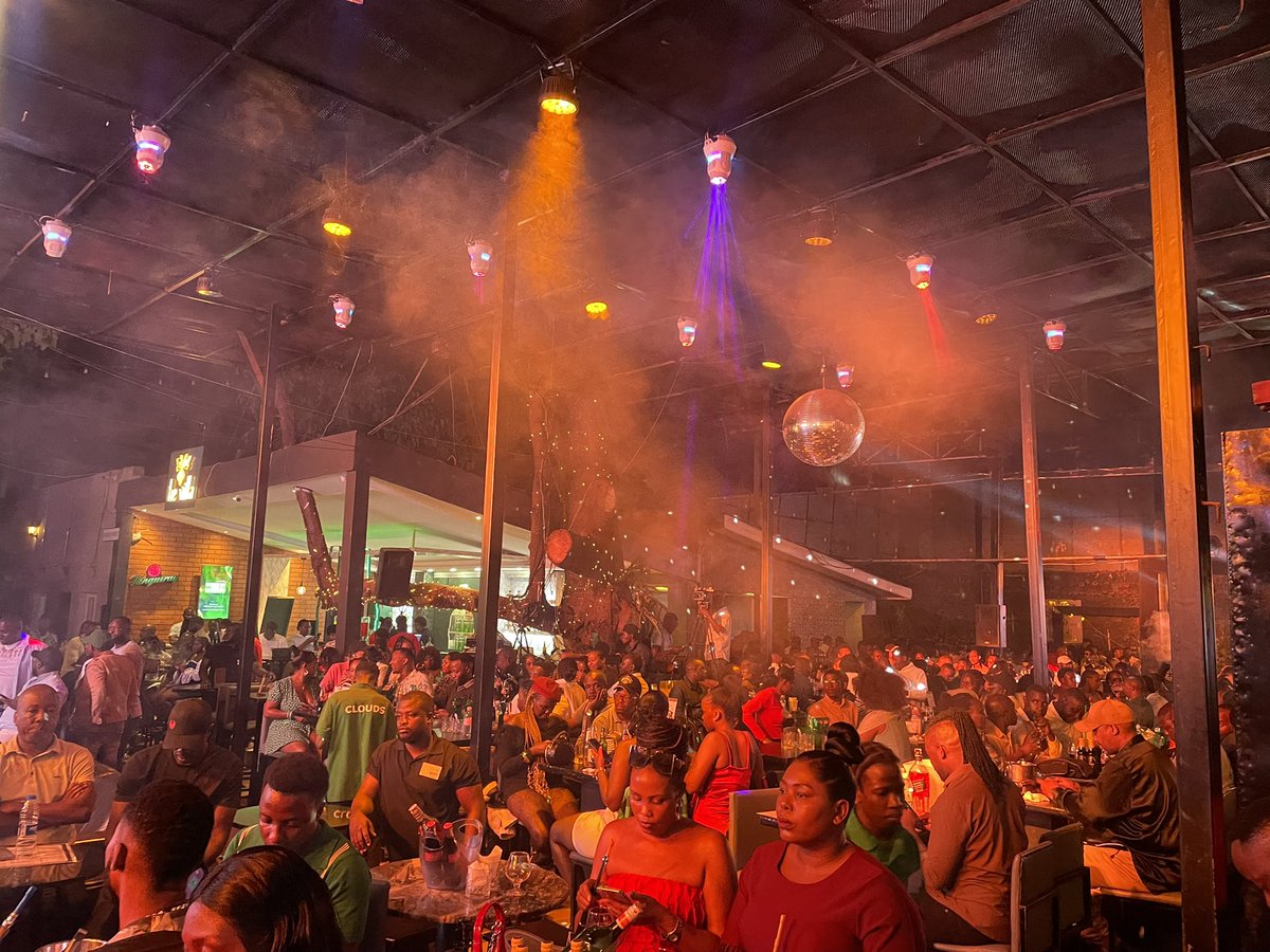 Vipiband's tweet image. Live scenes from @TheVillaKLA