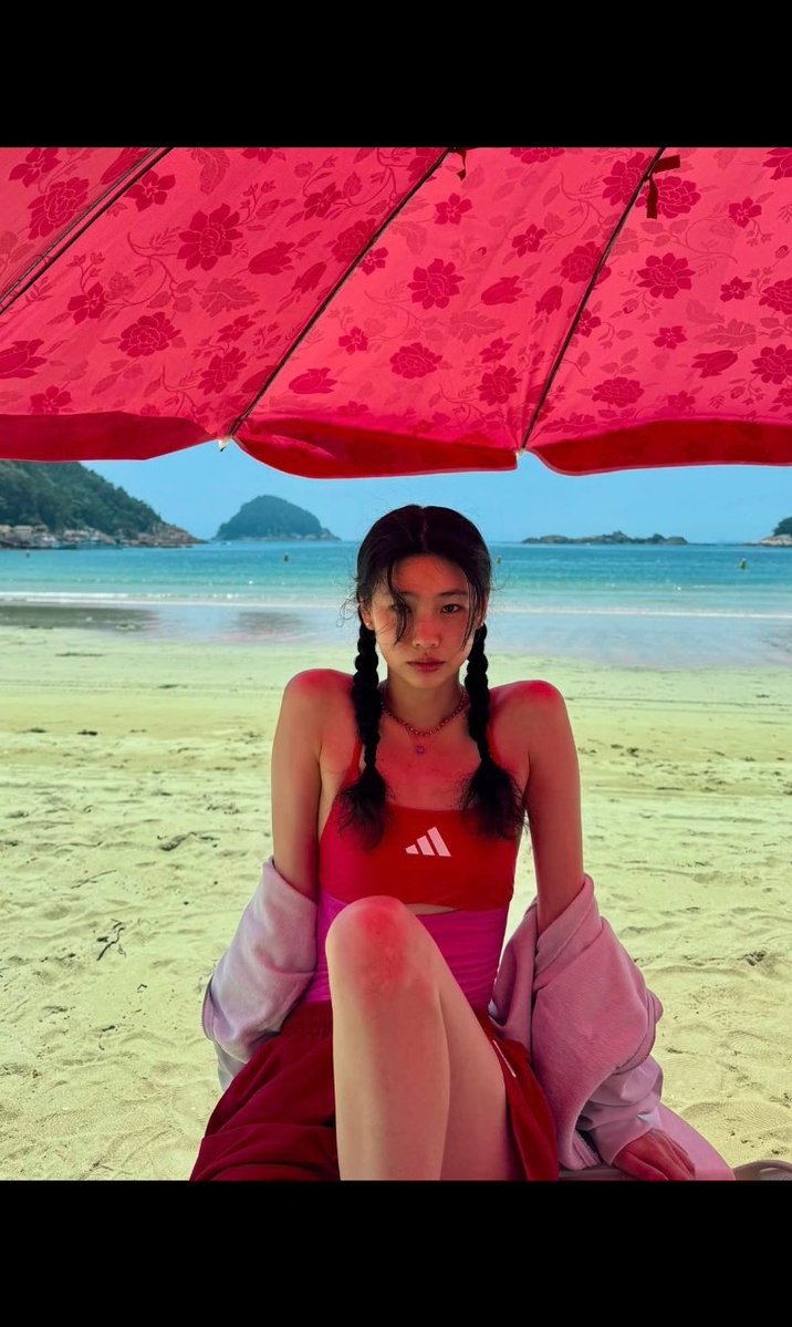 MFS12OP's tweet image. At the beach do u like my swim suit I got it half price?_3
//lmao i wa actually at the bach