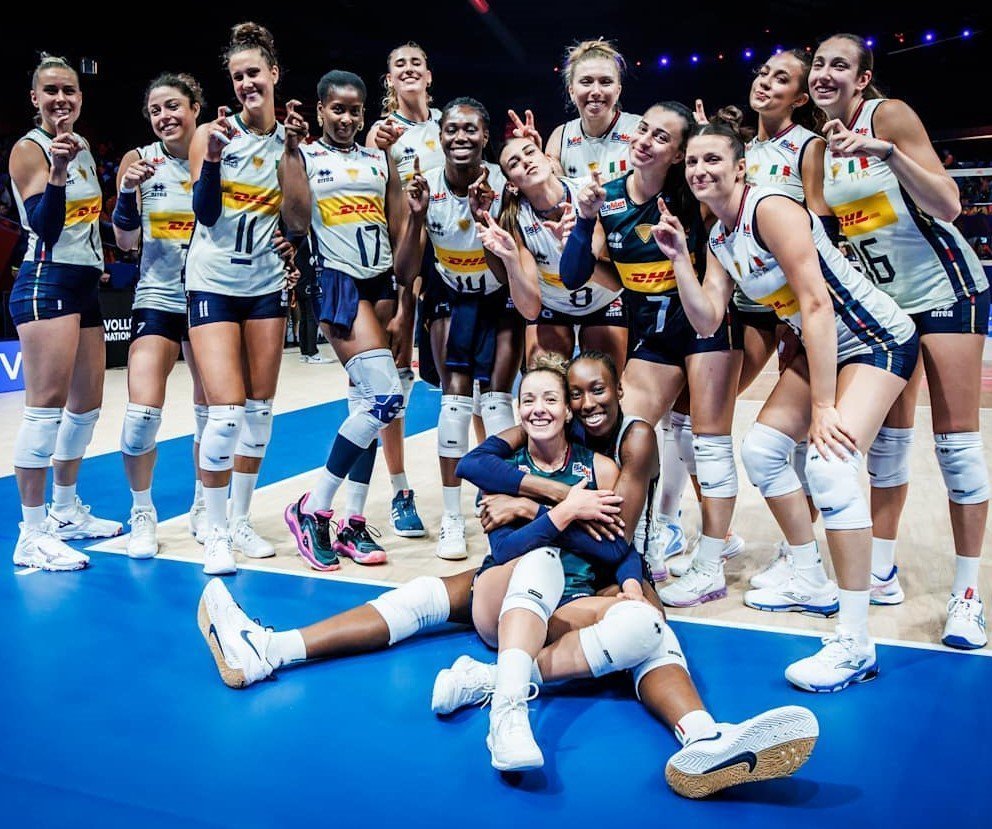 gibbybaris's tweet image. 🏆 VNL'de ilk yarı final eşleşmesi belli oldu
🇵🇱 POLONYA ⚔️ İTALYA 🇮🇹
⚡️ 26 Temmuz