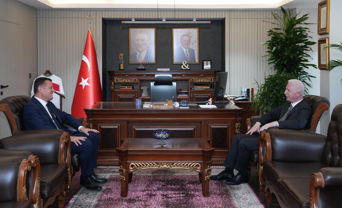 Vali Davut Gül’den Beykoz’a Ziyaret

İstanbul Valisi Davut Gül, Beykoz Kaymakamı Dr. Fatih Ürkmezer’i makamında ziyaret etti. Ziyarette ilçeye dair güncel konular ele alındı.
<a href="/gul_davut/">Davut GÜL</a> 
<a href="/furkmezer/">Dr Fatih Ürkmezer</a> 
📍#Beykoz