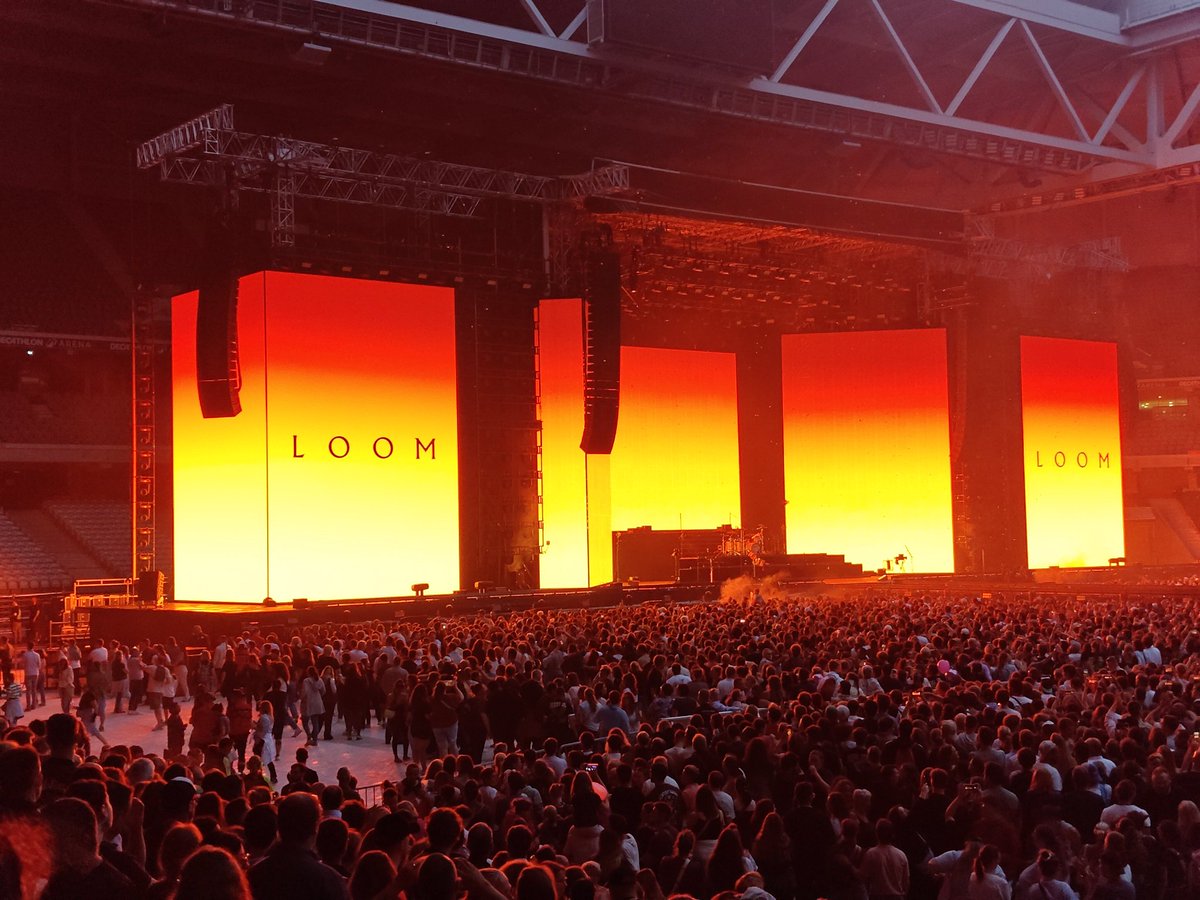 irian6300's tweet photo. Imagine Dragons au stade pierre Mauroy 
Son moisi , setlist raccourcie ( pas d acoustique comme a Madrid)
Pas le meilleur concert d' imagine dragons 😟 https://t.co/XINlXDlDmu