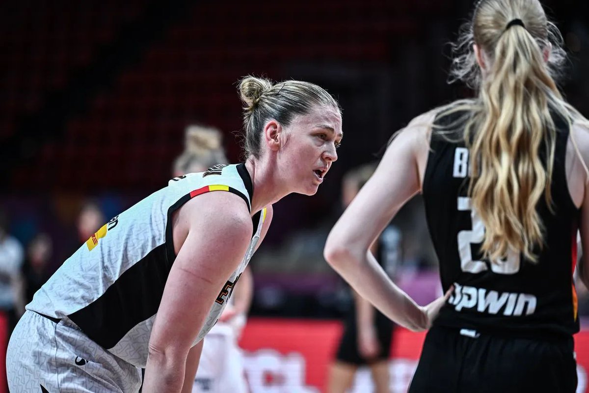 SwishAppeal's tweet image. Does Emma Meesseman make the New York Liberty the most talented team ever?
@jfeltonnn makes the case for why she makes them overwhelming favorites to repeat as #WNBA champions: sbnation.com/e/24236904
#WNBATwitter