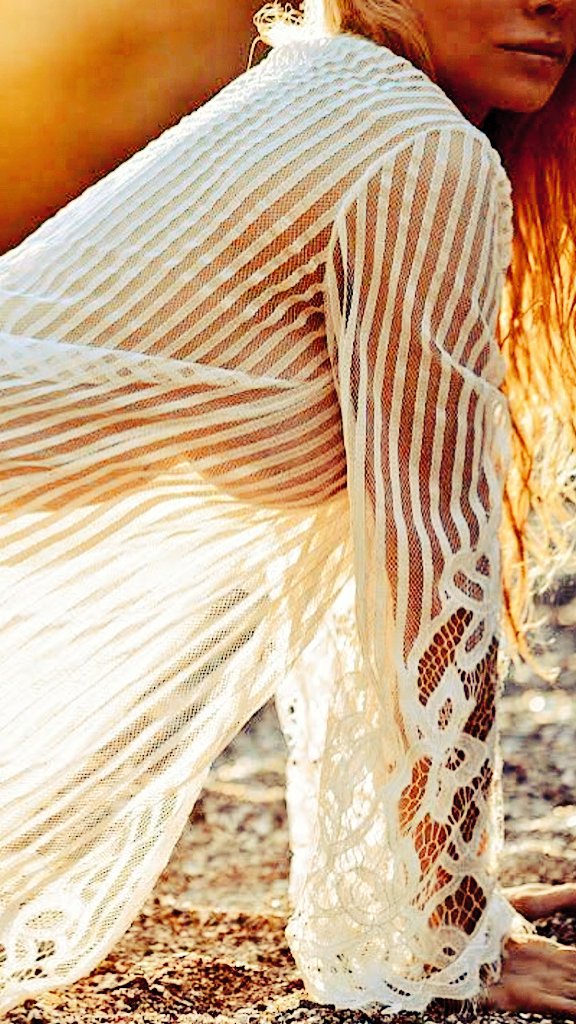 SymphonyLetters's tweet image. If the eye speaks about
what the light illuminates,
the senses are altered.
If the heart speaks about
what the backlight keeps
in shadow, the feelings
are moved.
Specially when
everything converges...